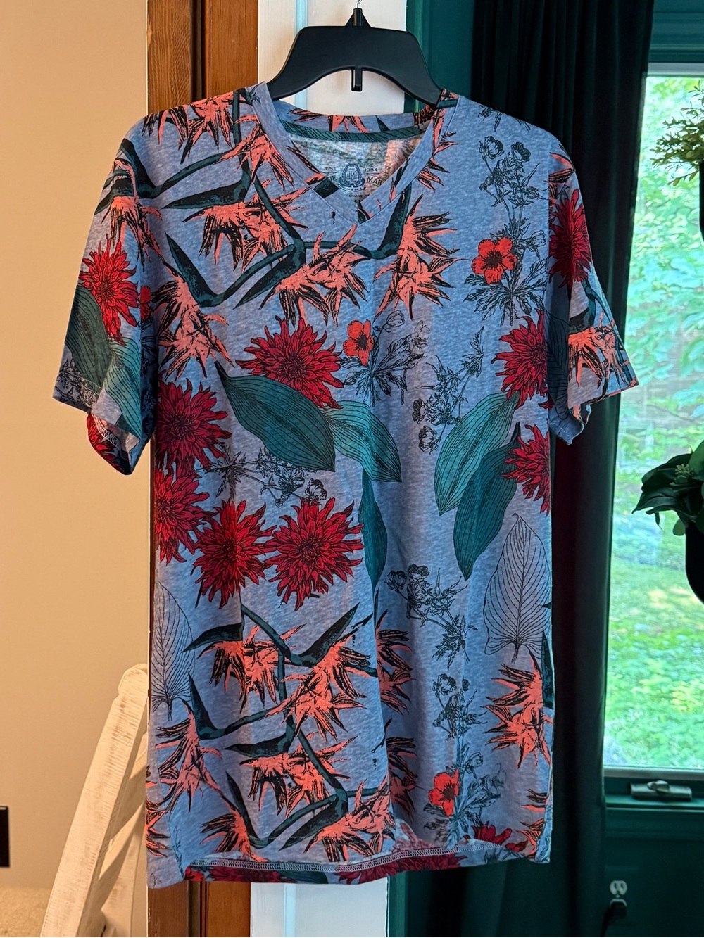 American Rag Men's Medium Tropical Floral V-Neck T-Shirt Blue Coral Burnout SS